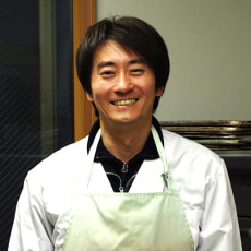 菓子部門担当:本間圭輔