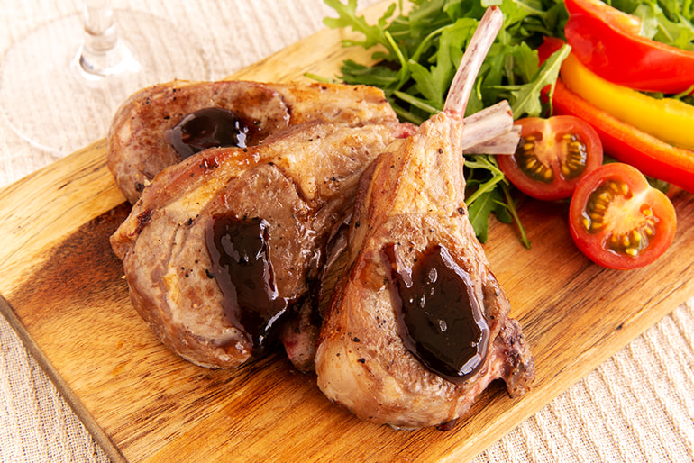 ラムチョップ(骨付きステーキ肉) – なみかた羊肉店