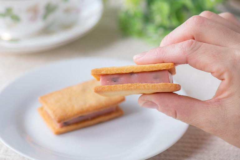 果樹園生まれのバターサンド – 漆山果樹園