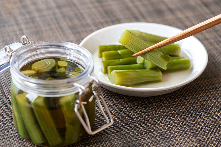 山うどのしょうゆ漬け – 月山漬物