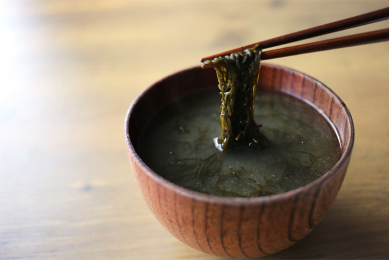 庄内 由良港産あごだし – 旅館 仁三郎