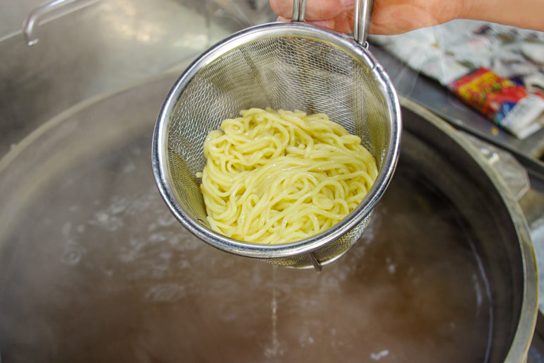 鳥中華(生麺) – そば処えびす