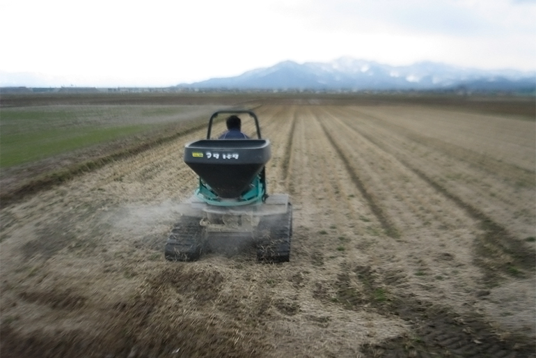 土壌診断で、田んぼごとに必要な量の肥料を施肥