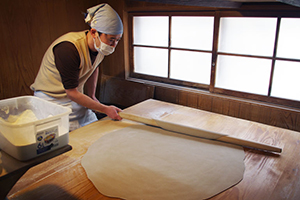 1.&ensp;手打ちそば