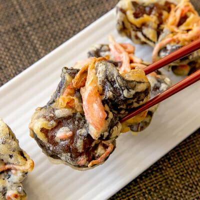 お酒のあてにもぴったりな「きくらげと紅生姜の天ぷら」