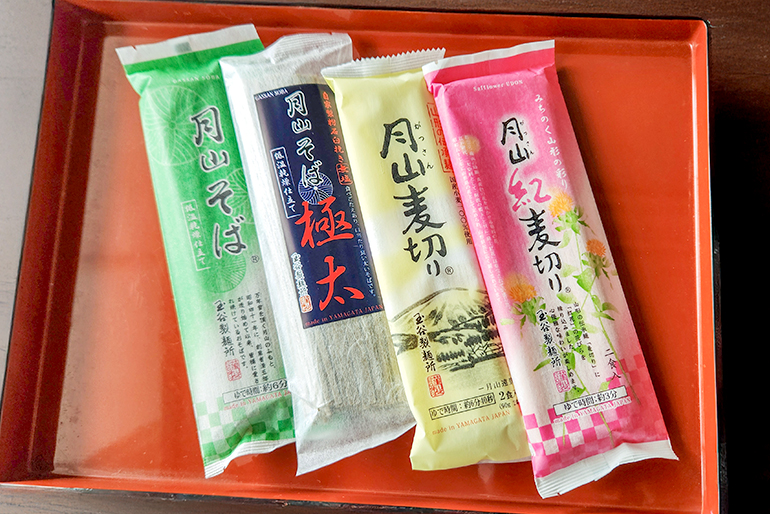 喉越しなめらか!老舗のそば・麦切りセット