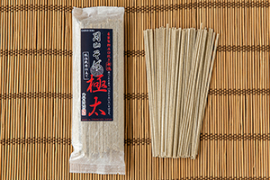 2. 月山そば 極太