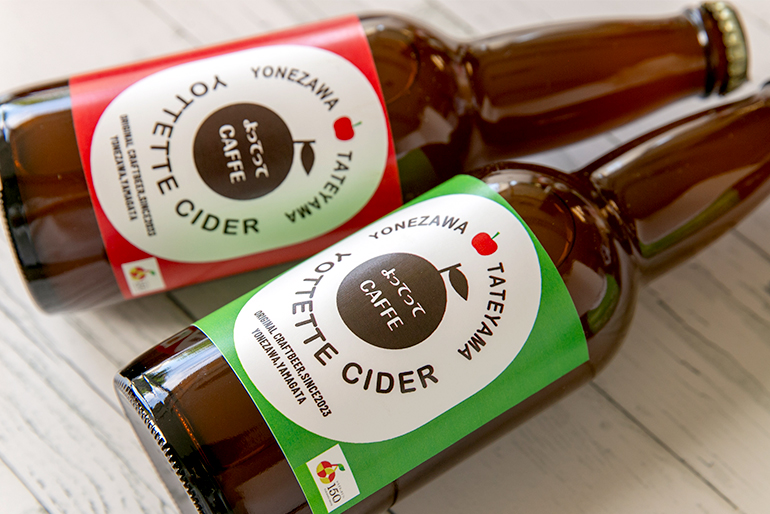 パッケージは赤と緑の2種類!どちらが届くかは、お楽しみ!