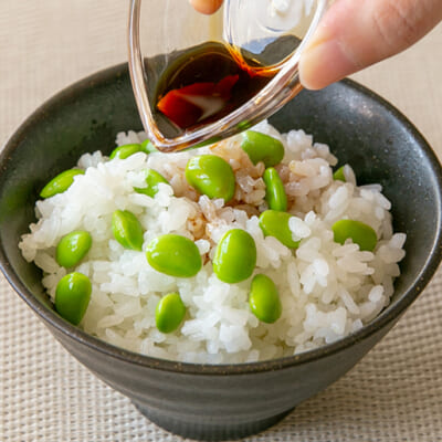 茹でた枝豆をご飯に混ぜるだけの「枝豆ごはん」