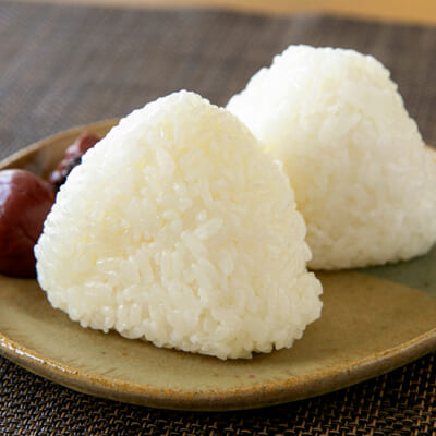 シンプルな塩味が、お米の甘みを引き立てます