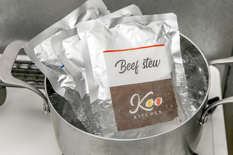 熱湯で約3分温めたら出来上がり！