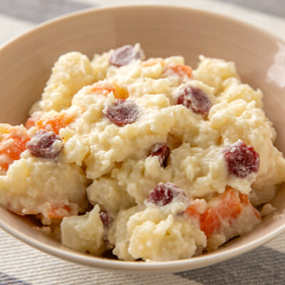 ドライソーセージを刻んで、ポテトサラダにトッピング