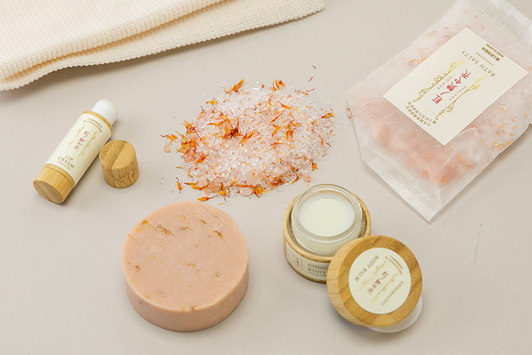 紅花を活用したスキンケアシリーズ「紅の艶や花」