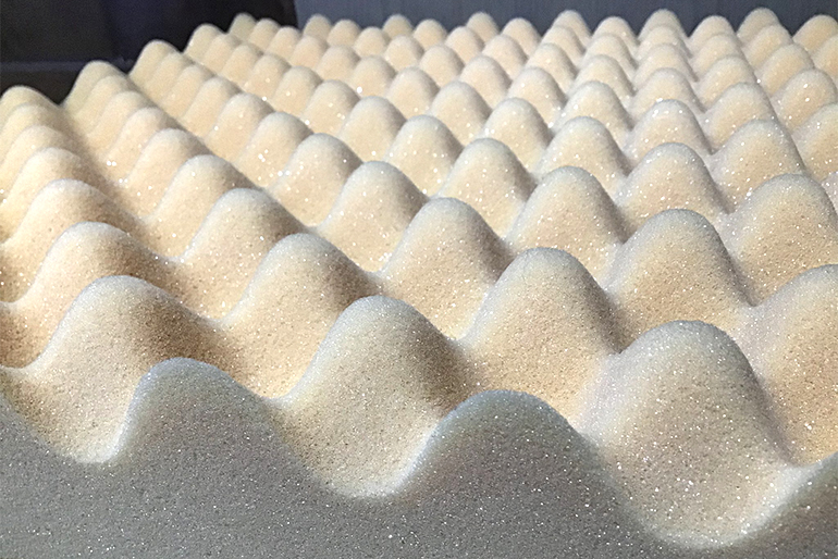 全身をしっかり支える「凸凹構造のウレタン」