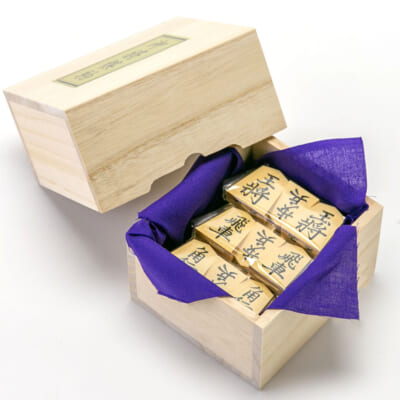 将棋駒 つげ 特上彫 菱湖（桐箱入り）