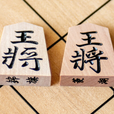 好みに合わせて「書体」や「材質」を選べます