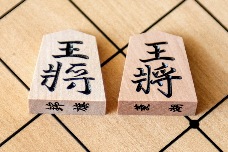 好みに合わせて「書体」や「材質」を選べます