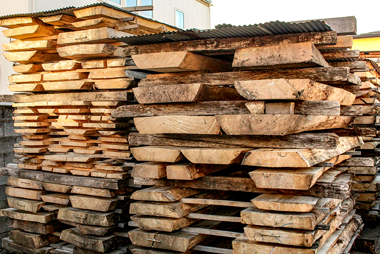 丁寧な加工で、美しい木目を表現