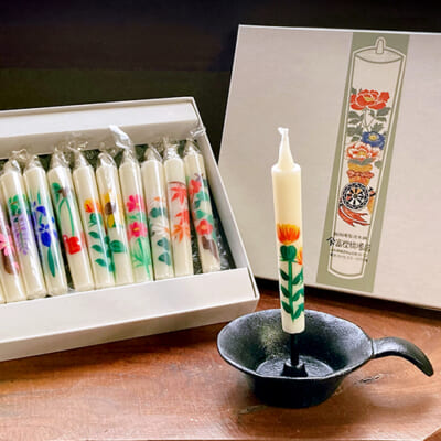華やかなモチーフに彩られたろうそく