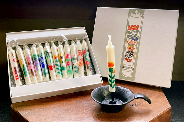 華やかなモチーフに彩られたろうそく