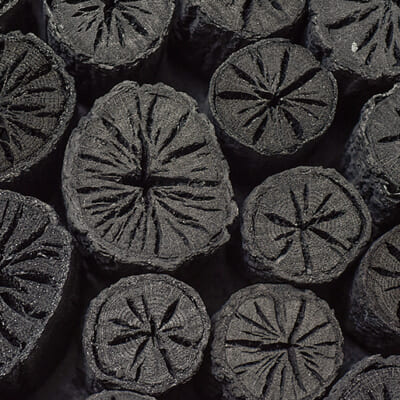 山形のブランド炭「やまが炭」を使用