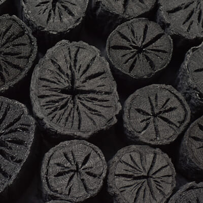 山形の厳しい冬が、美しい炭を育む