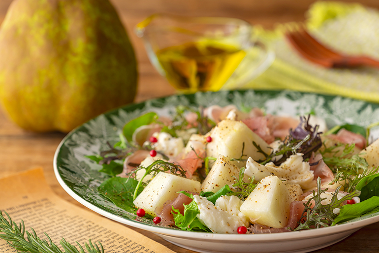 生ハムやチーズと合わせて、サラダにトッピング