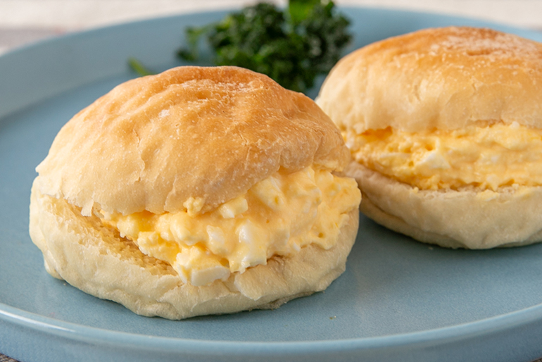 さまざまな食材をトッピングしてお楽しみください