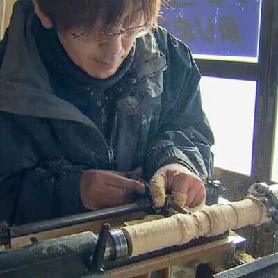 国産のヒノキ材を丁寧に加工