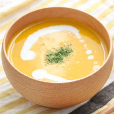 断熱性の高い天然木は、温かい料理をよそうのに最適!