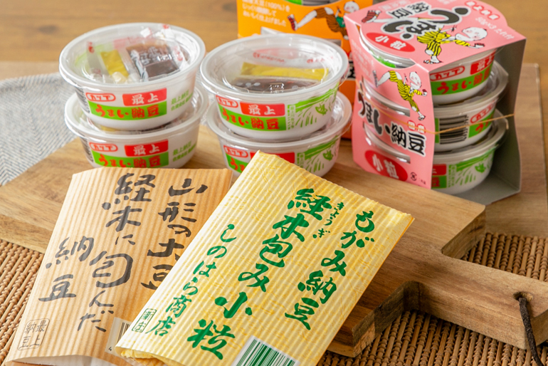 香り高い「経木包み」と、手軽で旨い「カップ入り」