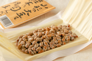 1. 山形の大豆を経木に包んだ納豆(100g)