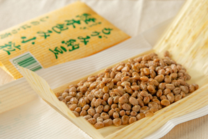 2. もがみ納豆 経木包み 小粒(100g)