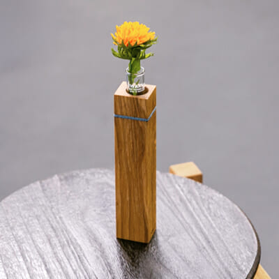 職人の手仕事が魅せる、紅花とひと花挿しのセット
