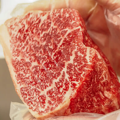 最小限の塩で肉の美味しさを引き出す