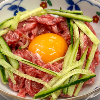 黄身のまろやかさをプラスした「ユッケ風」