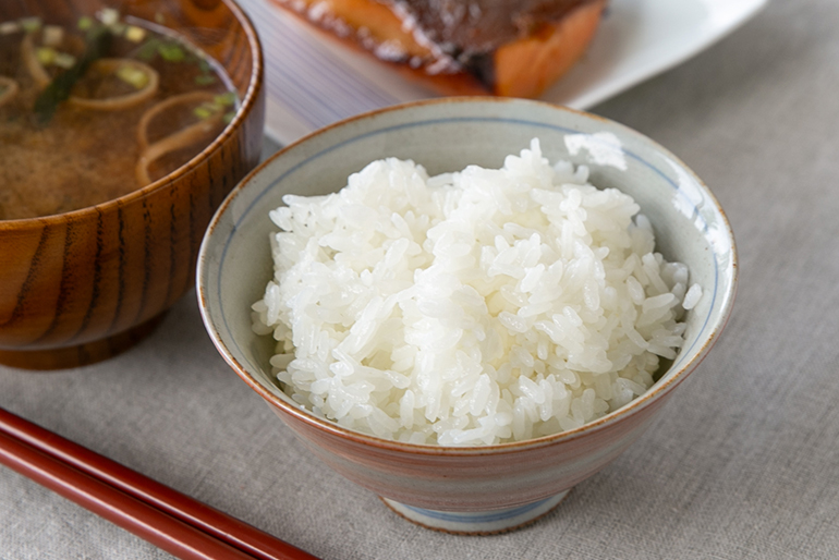 ふっくら艶やかな炊き上がりで食卓を彩る