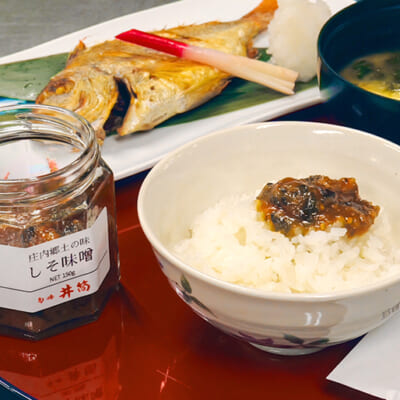 しその爽やかな香りが食欲をそそります