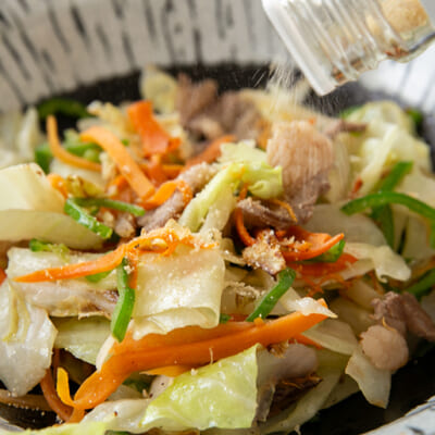 いつもの料理の味付けに塩味をひと振り!