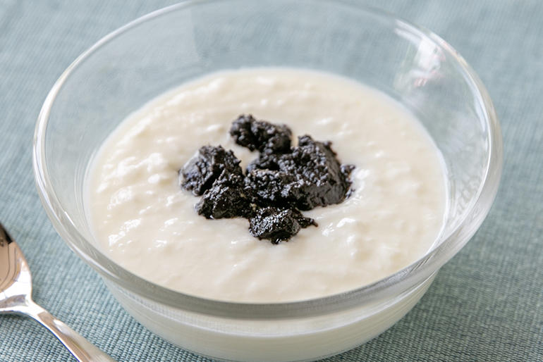 ヨーグルトにスプーン一杯の黒にんにく！
