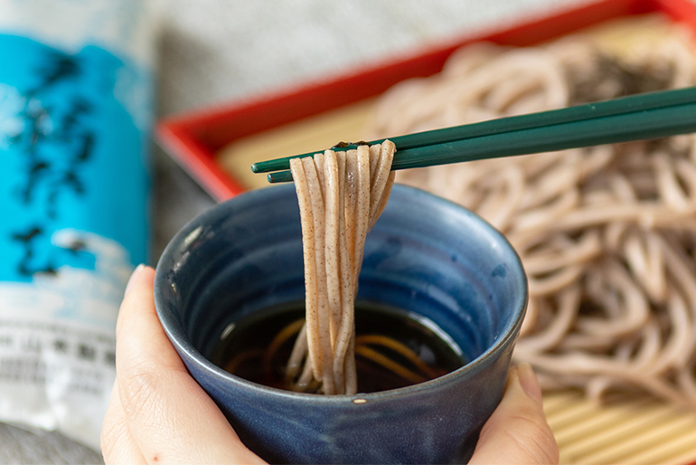 まずはざるそばで、香りとコシを確かめて